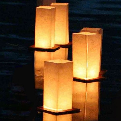 FLOATING WATER LANTERNS